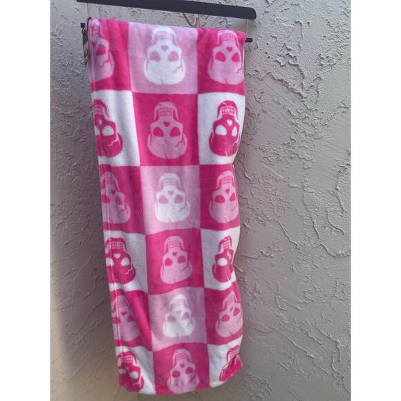 Betsey Johnson Pink Skull Throw Blanket 50x70 Soft Cozy - Picture 2 of 5